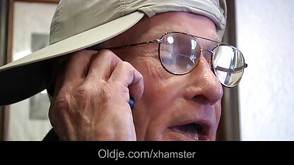 دانش آموز جوان خوشحال است که در کلاس با معلم دانلود عکس لخت سکسی برخورد می کند