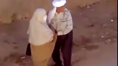 دخترک قبل از رابطه جنسی مقعد ، از عضلات عمیق سیر عکس زن سکسی لخت کرد