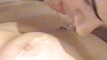 پاهایش عکس زنان سکسی لخت را پهن کرد و از یک دوست خواست تا با اسباب بازی ها بوسه ای به او بدهد
