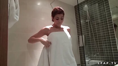 دستی دستی بلوند در عکس سکسی لخت خارجی مقابل مرد طاس