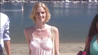 پزشک سعی عکس سکسی و لخت می کند یک زن مسن روسی را اغوا کند